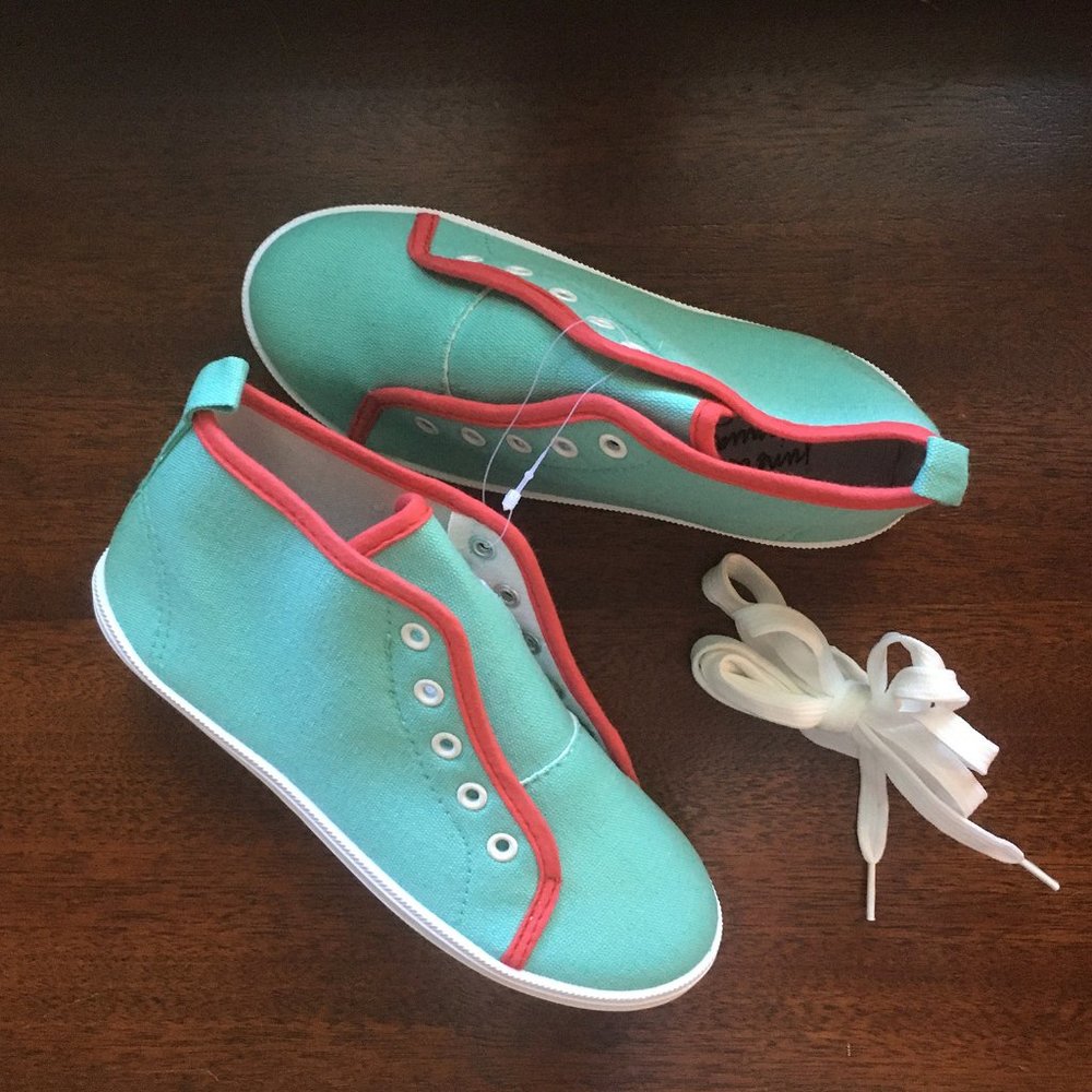 June & January green high tops 2 NWT